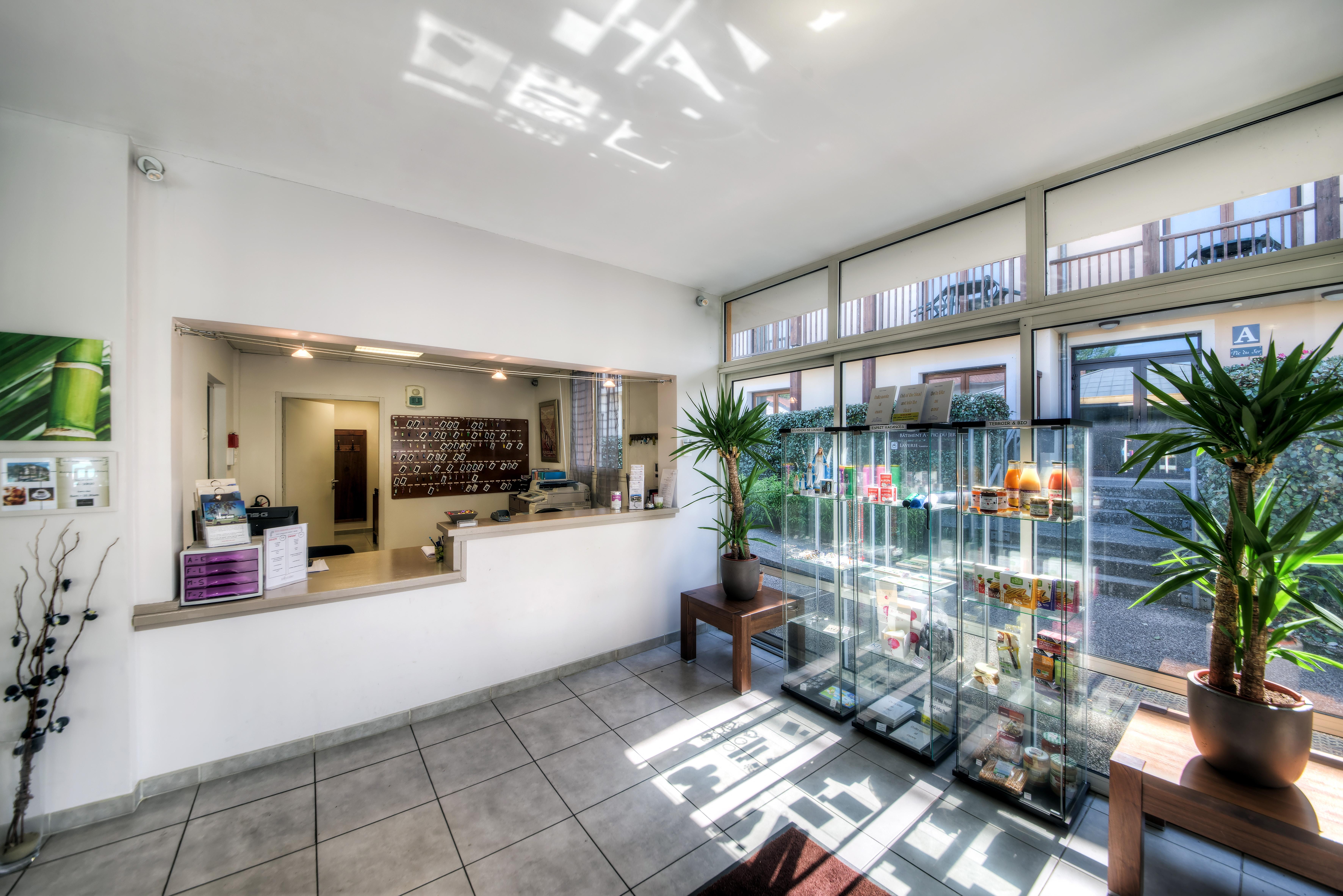 Comfort Aparthotel Lourdes L'Acacia Ngoại thất bức ảnh